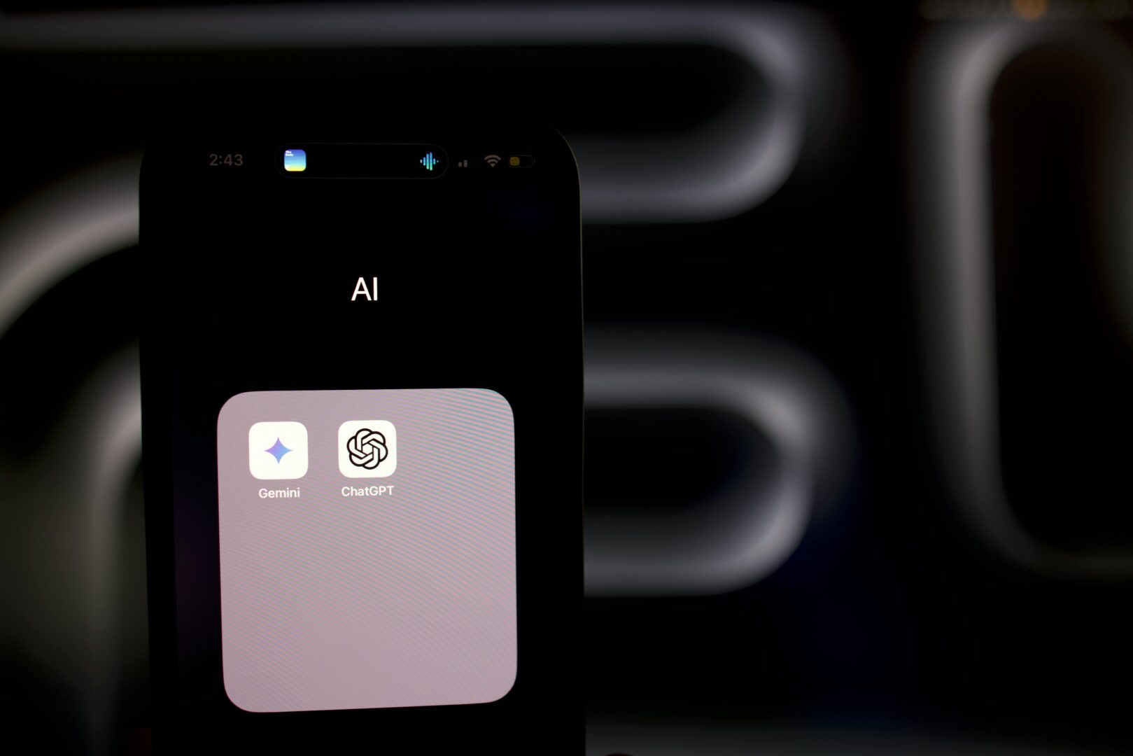 AI, Gemini vs. ChatGPT